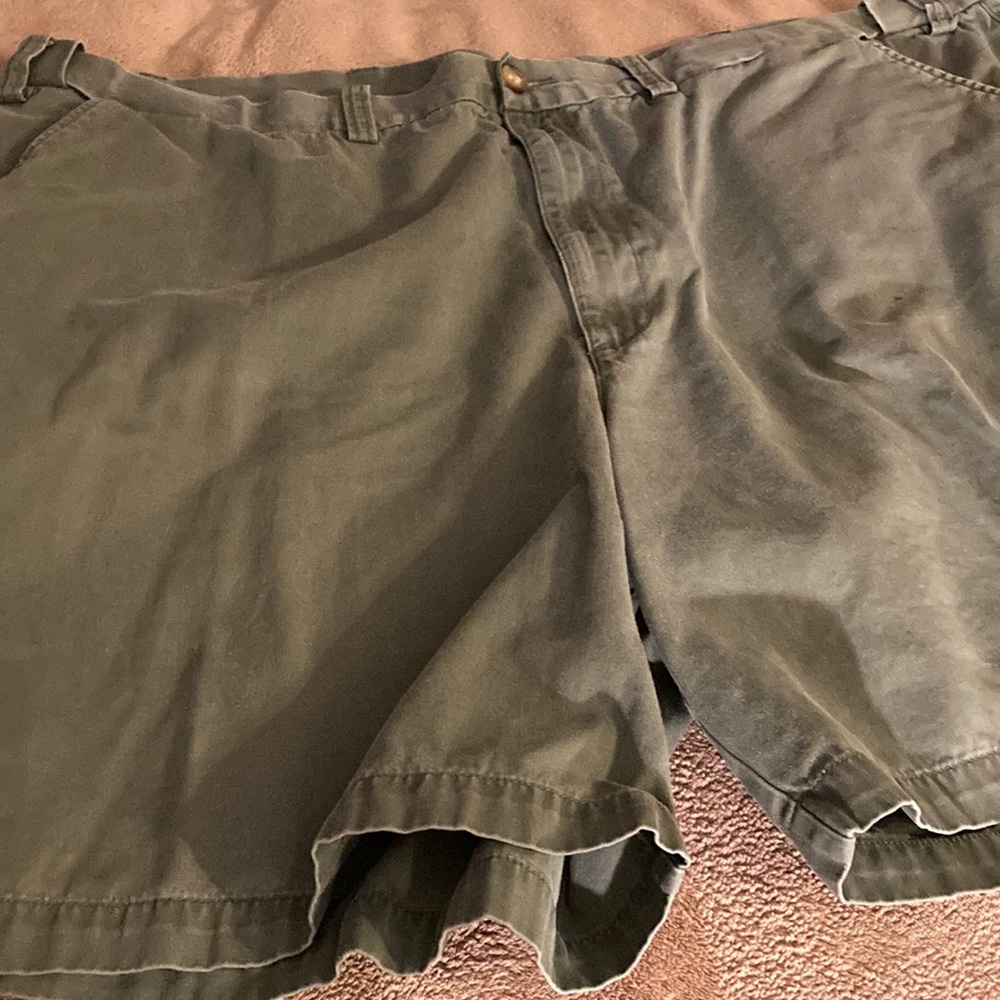 Men’s khaki shorts